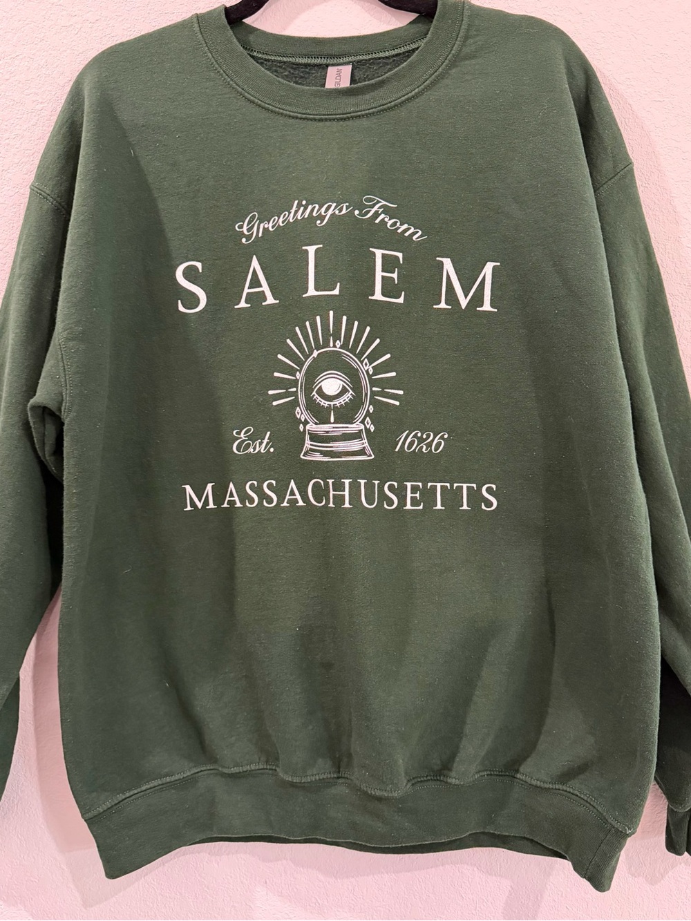 Gildan Forest Green Salem Massachusetts Halloween Graphic Crewneck Sweatshirt L